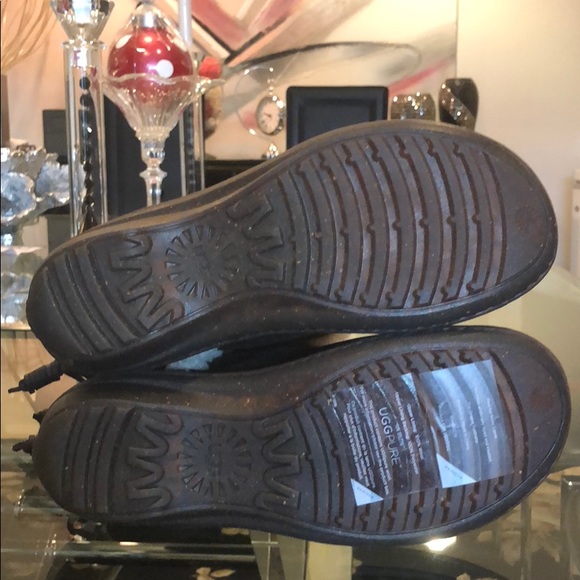 ❤️UGG AKADIA BLACK BOOTS MORE SIZES IN!❤️ - Picture 5 of 5